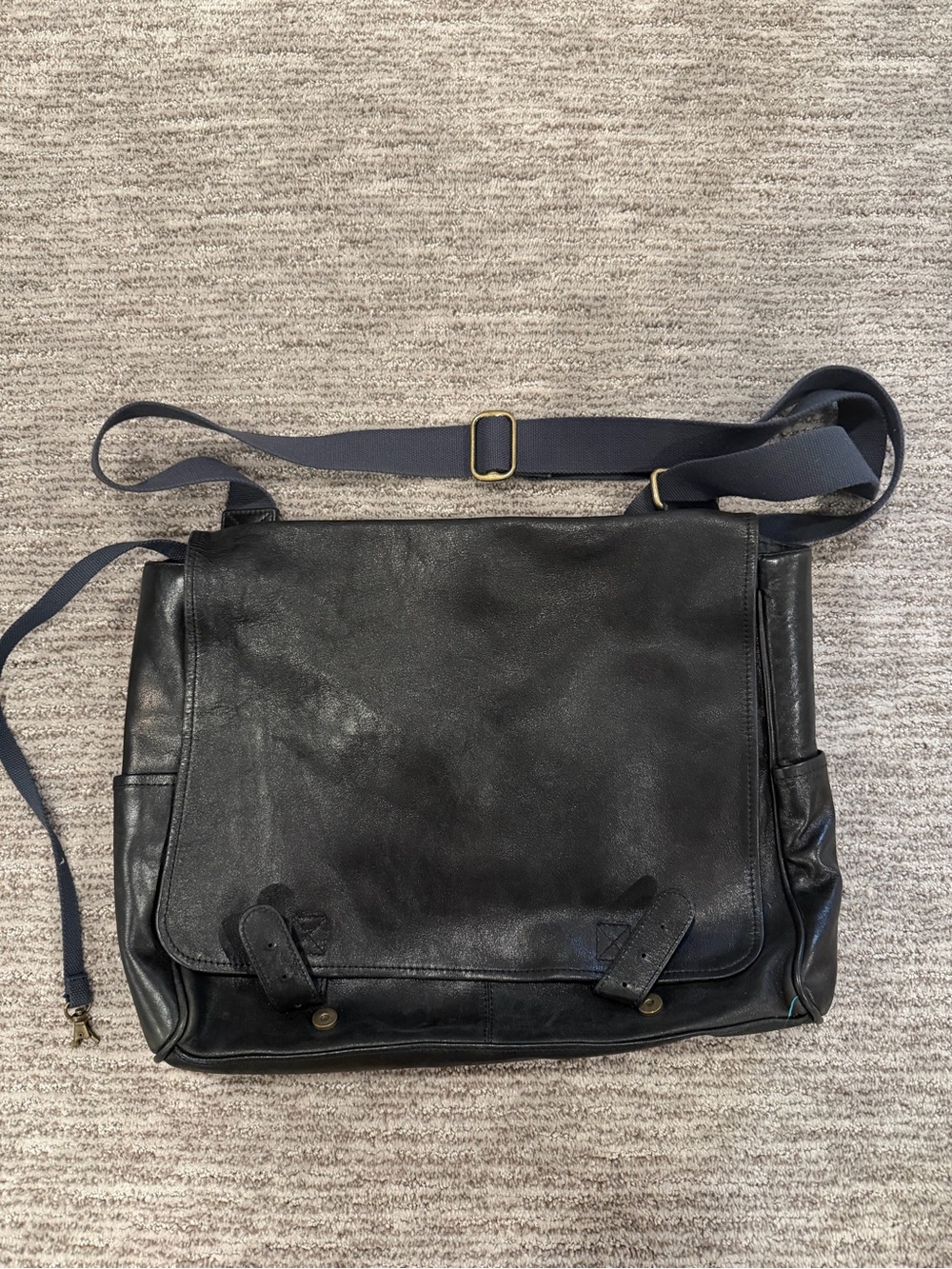 Perry Ellis Portfolio Black Leather Messenger Bag Crossbody Laptop Briefcase